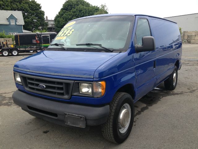 Ford Econoline 2003 photo 2