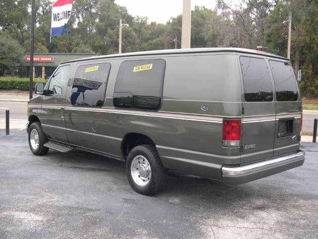 Ford Econoline 2003 photo 2