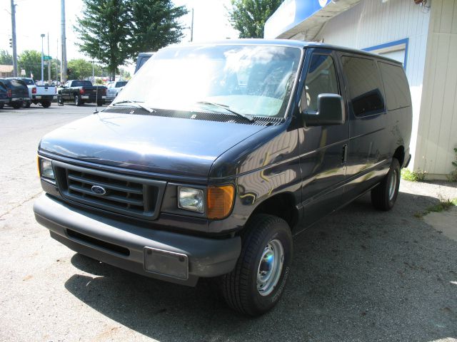 Ford Econoline 2003 photo 1