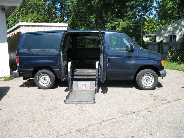 Ford Econoline 2003 photo 4