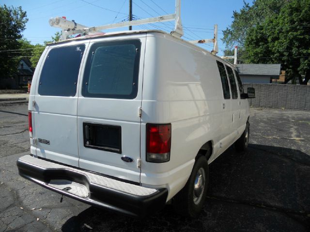 Ford Econoline 2003 photo 1