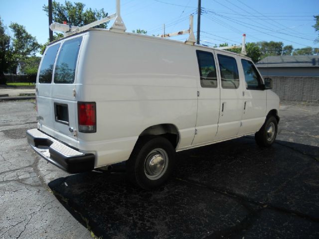 Ford Econoline 2003 photo 2