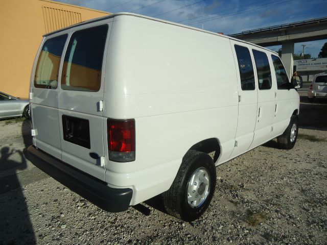 Ford Econoline 2003 photo 1