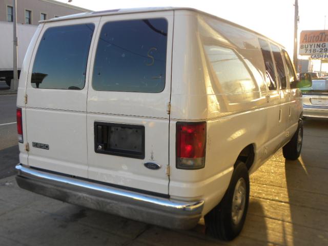 Ford Econoline 2003 photo 1