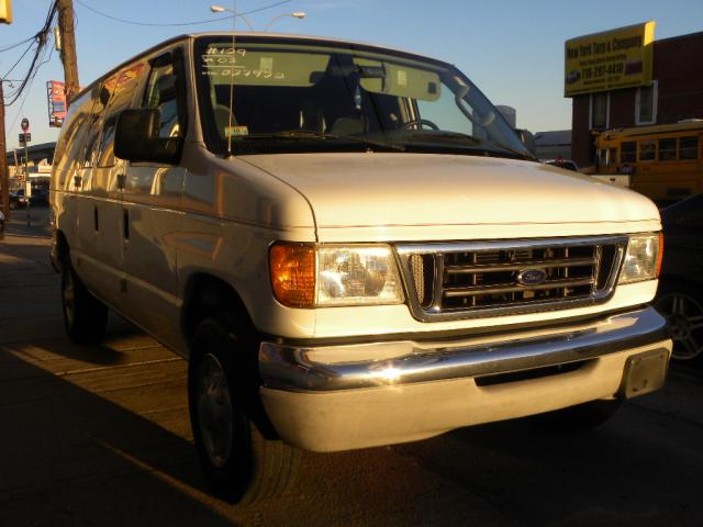 Ford Econoline 2003 photo 2