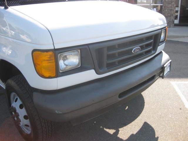 Ford Econoline 2003 photo 1