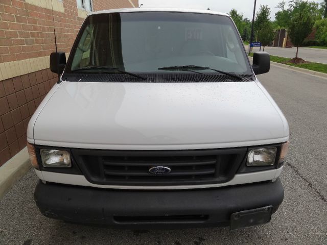 Ford Econoline 2003 photo 1