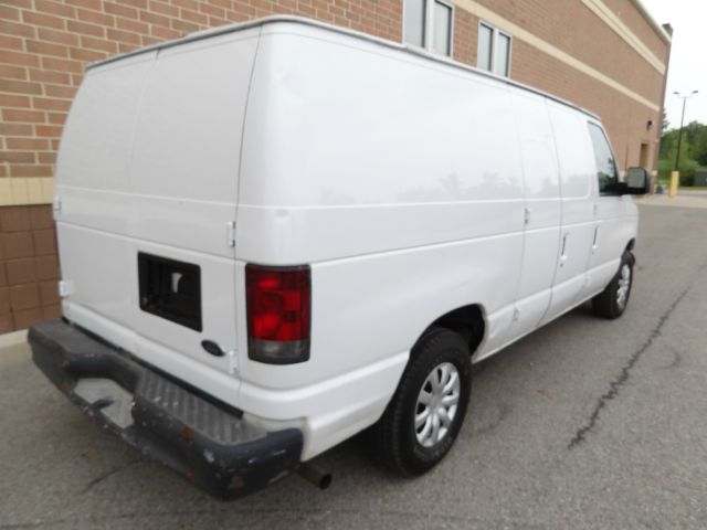 Ford Econoline 2003 photo 2