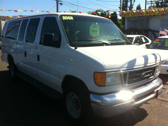 Ford Econoline 2003 photo 2