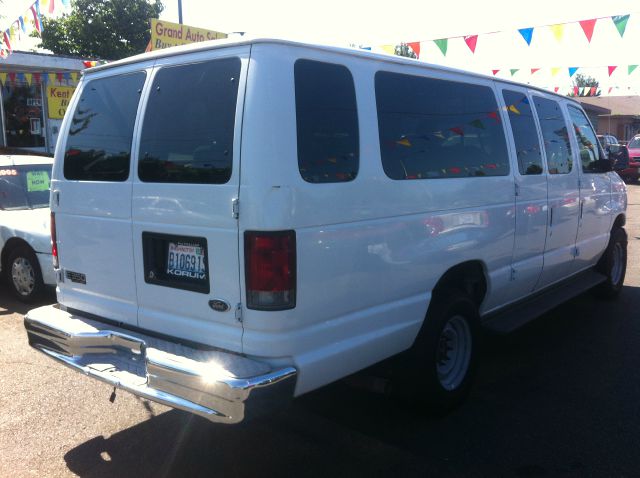 Ford Econoline 2003 photo 4