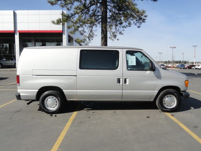 Ford Econoline 2003 photo 2