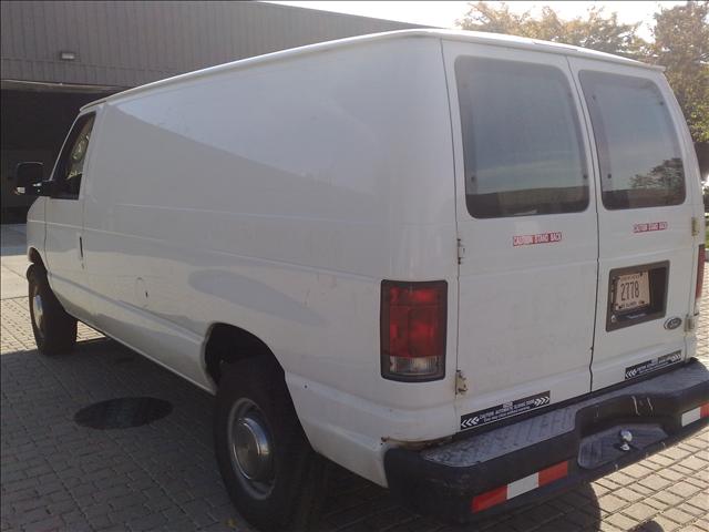 Ford Econoline 2003 photo 2