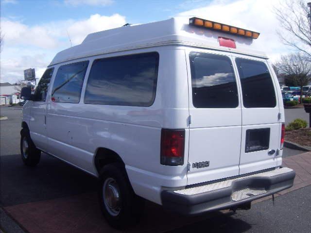 Ford Econoline 2003 photo 1