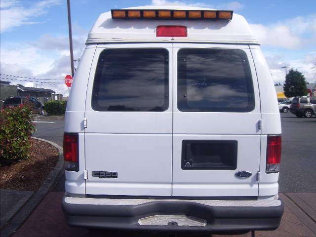 Ford Econoline 2003 photo 2