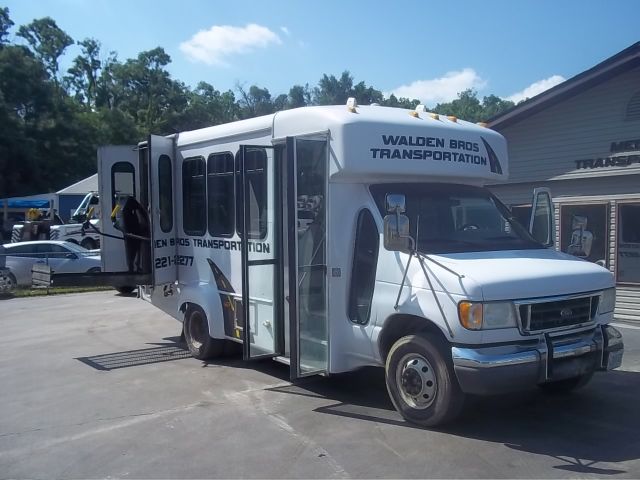 Ford Econoline 2003 photo 1