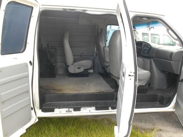 Ford Econoline 2003 photo 2