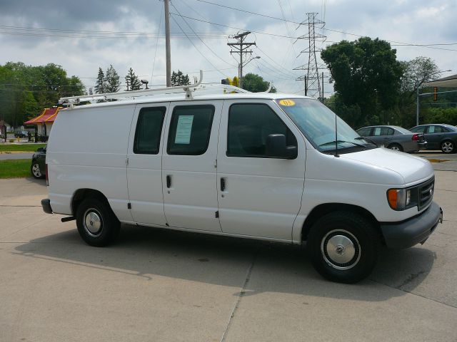 Ford Econoline 2003 photo 1