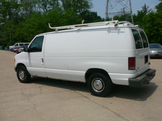 Ford Econoline 2003 photo 2