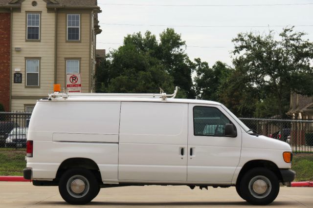 Ford Econoline 2003 photo 1