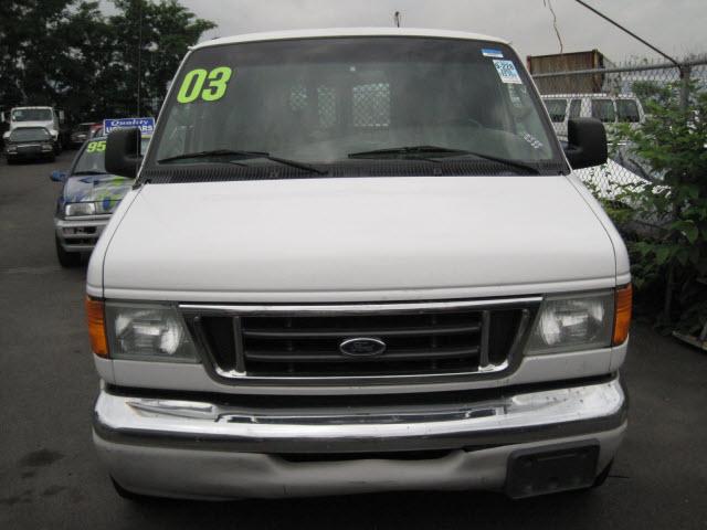 Ford Econoline 2003 photo 1