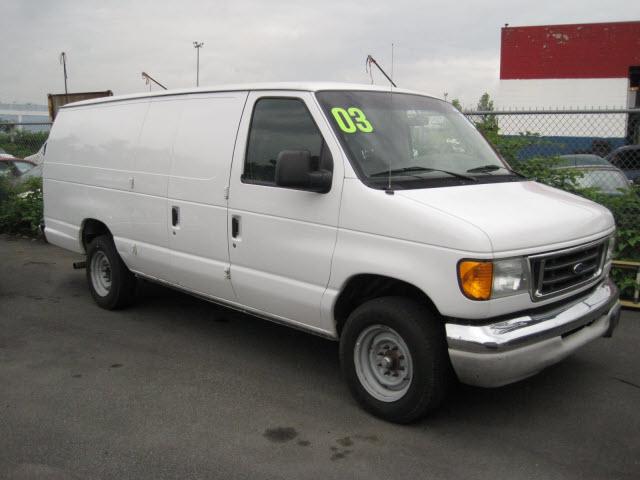 Ford Econoline 2003 photo 2