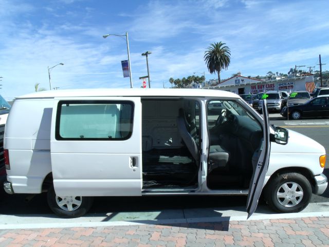 Ford Econoline 2003 photo 2