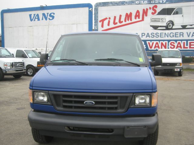 Ford Econoline 2003 photo 2