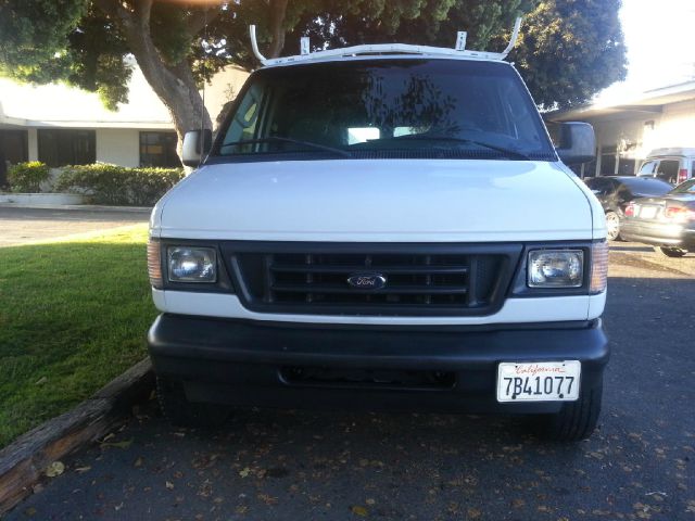 Ford Econoline 2003 photo 2