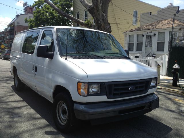 Ford Econoline SE Truck Passenger Van