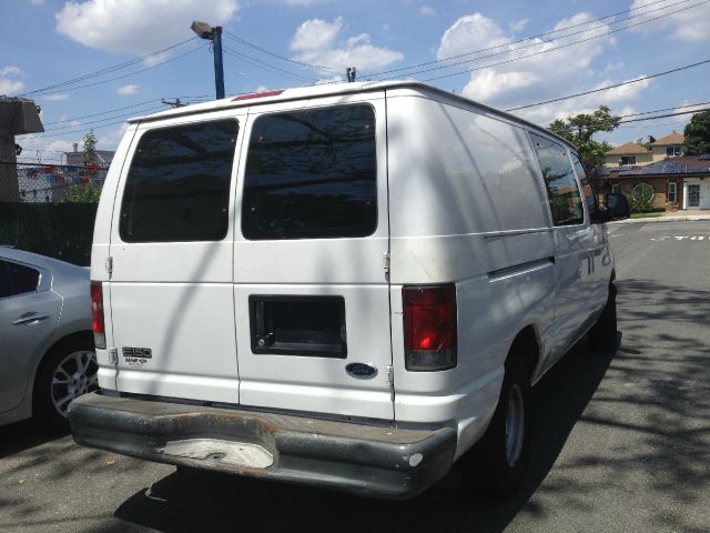 Ford Econoline 2003 photo 2