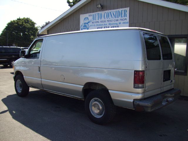 Ford Econoline 2003 photo 1