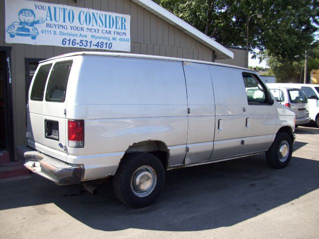 Ford Econoline 2003 photo 2