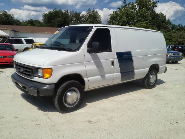 Ford Econoline 2003 photo 9