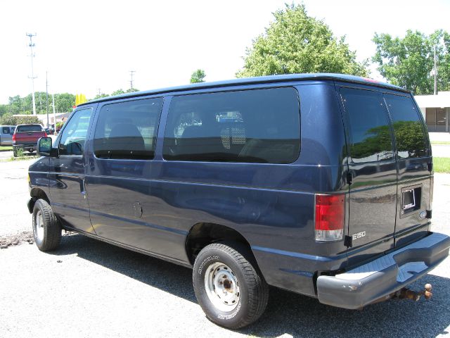 Ford Econoline 2003 photo 2