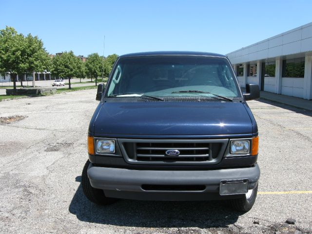 Ford Econoline 2003 photo 4