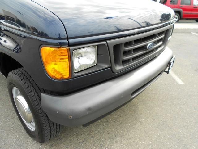 Ford Econoline 2003 photo 1