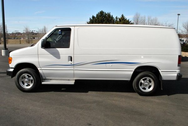 Ford Econoline 2003 photo 2