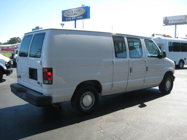 Ford Econoline 2003 photo 2