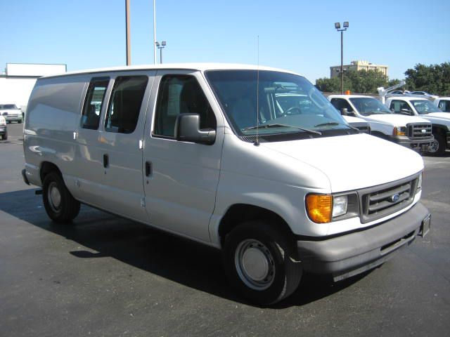 Ford Econoline 2003 photo 3