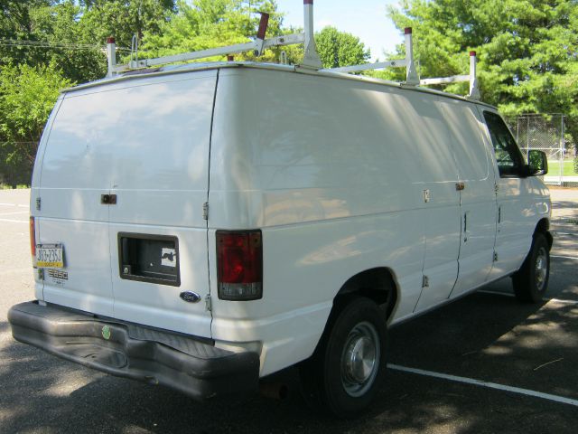 Ford Econoline 2004 photo 1