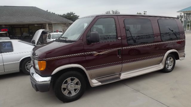 Ford Econoline 2004 photo 1