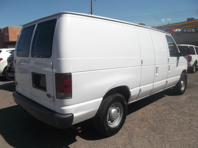 Ford Econoline 2004 photo 3