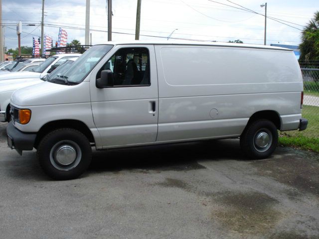 Ford Econoline 2004 photo 4