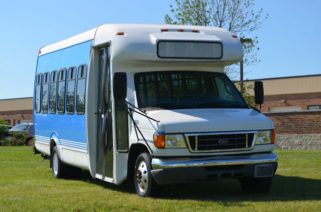 Ford Econoline 2004 photo 1