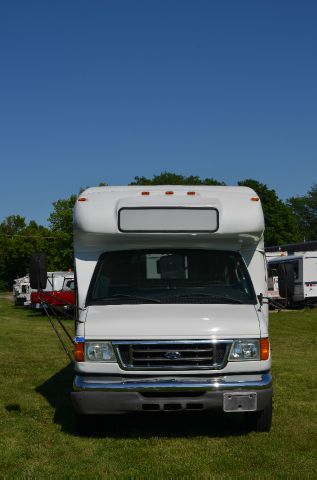 Ford Econoline 2004 photo 3