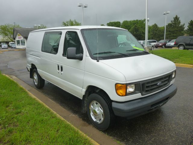 Ford Econoline 2004 photo 13