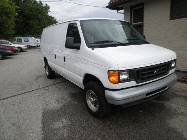 Ford Econoline 2004 photo 10