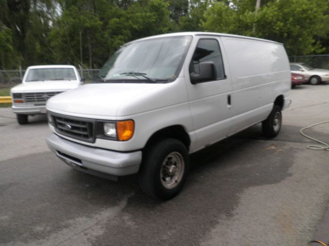 Ford Econoline 2004 photo 13