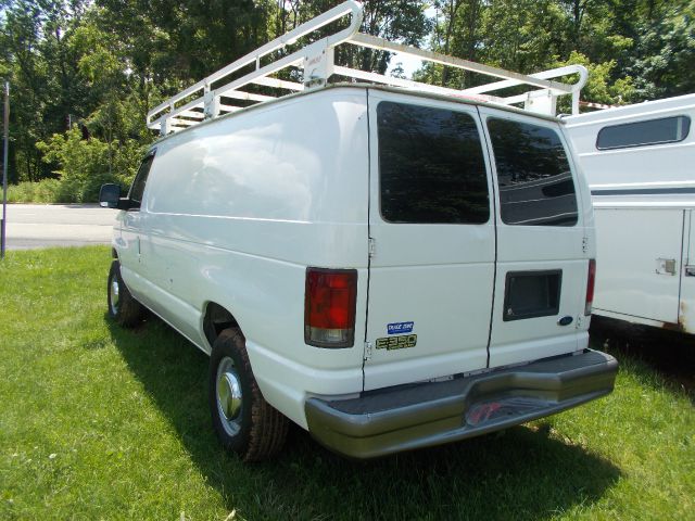 Ford Econoline 2004 photo 2