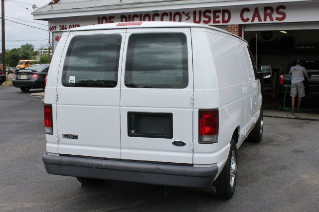 Ford Econoline 2004 photo 11